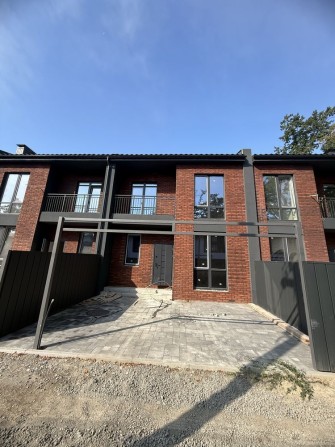 Таунхаус Ірпінь парк Незнайки індивідуальний передній двір - фото 1