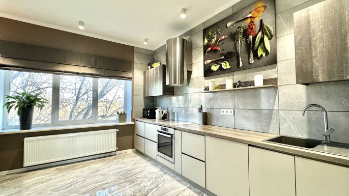 Будинок з сучасним ремонтом. Газ. Камін. Підвал. - фото 1