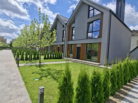 Таунхаус з бомбосховищем в центрі Бучі Буча