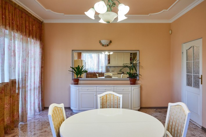 Просторий будинок з великою ділянкою, біля парку, центр Бучі - фото 1