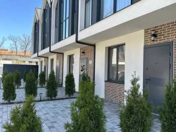 Таунхауси в центральній Бучі, поруч школа, Новус, зупинка! Буча