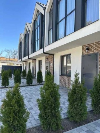 Таунхауси в центральній Бучі, поруч школа, Новус, зупинка! - фото 1