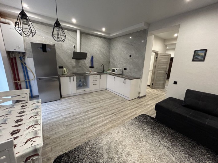 Таунхаус з ремонтом! Без комісії! Мінімальне оформлення! - фото 1