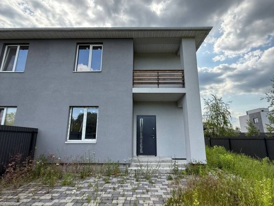 Дуплекс з великою територією, МІНІМАЛЬНЕ ОФОРМЛЕННЯ Буча