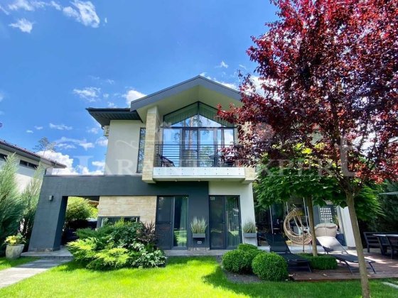 Сучасний будинок з ремонтом в Лісовій Бучі, закрита вулиця! Буча