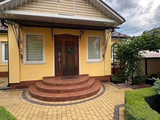 Продам Автономний Будинок в Центрі Міста з Ремонтом. Басейн. Ландшафт. Ирпень