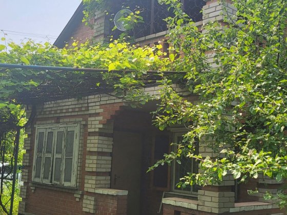 Двоповерхова дача біля пляжу "Гаваї" Полтава