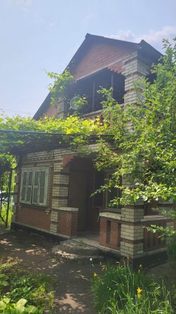 Двоповерхова дача біля пляжу "Гаваї" - фото 1