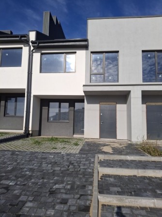 Котедж на Щасливому - фото 1