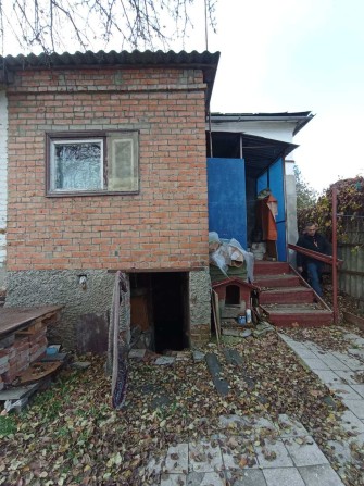 Продається частина однокімнатного будинку в центрі міста - фото 1