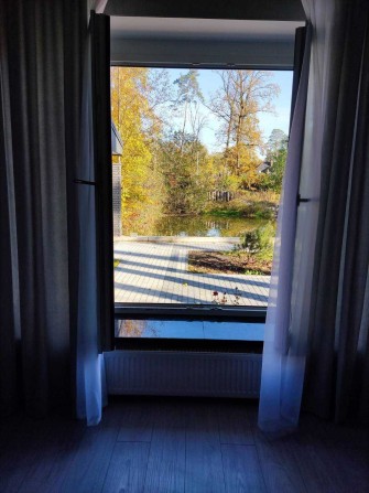 Будинок з озером на подвір'ї. Парк поруч - фото 1