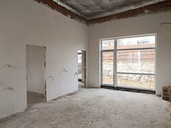 Котедж кутовий з ремонтом "ДРУЗІ". щасливе, новий двір Ровно