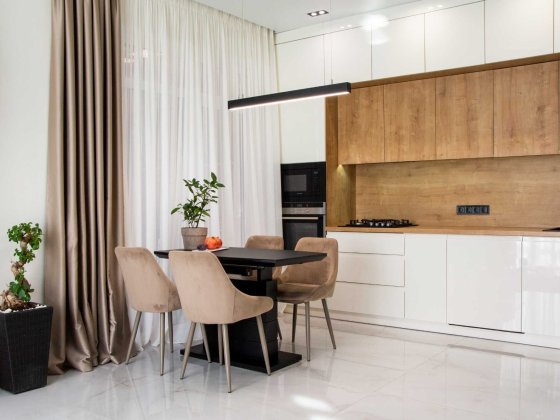 Продам котедж, Масив Макарова 4 кім,2 пов,110м кв мебльований, власник Рівне