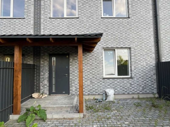 Таунхаус з газом під чистову обробку! Буча