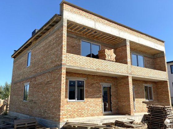 Котедж в районі Зоопарку у топовій локація з великою ділянкою Ровно