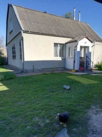 Продам добротний цегляний будинок в передмісті - фото 1