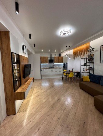 Котедж з ремонтом на Щасливому ! - фото 1