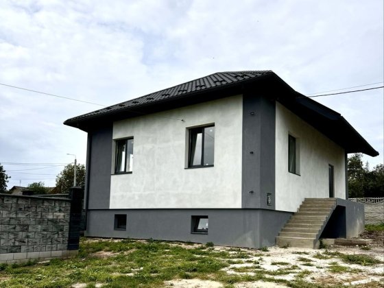 Продам будинок по вул. В. Чорновола! Ровно