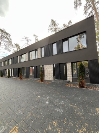 Сучасний таунхаус в Бучі з 2 парко місцями - фото 1