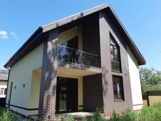 Кирпичный дом с подвалом Ирпень