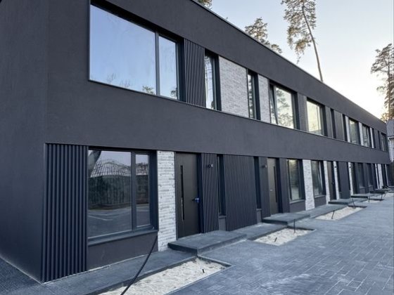 Таунхаус с газом, рядом школа, большой участок, 4 комнаты. Буча