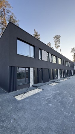 Таунхаус с газом, рядом школа, большой участок, 4 комнаты. - фото 1