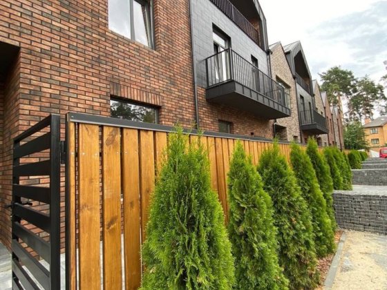 Таунхаус з ремонтом, технікою та меблями в лісовій Бучі Буча