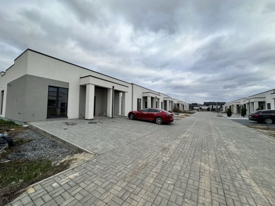 Котедж на Макарова. Ровно