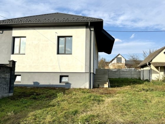 Продам будинок по вул. В.Чорновола, район Нового Двору Ровно