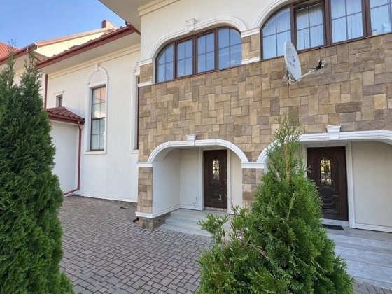 Продам сучасний котедж! Ровно