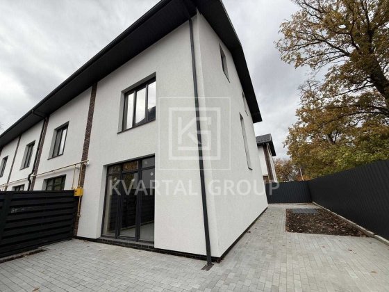 Продам  просторий кутовий таунхаус. ТОП Локація! Ирпень