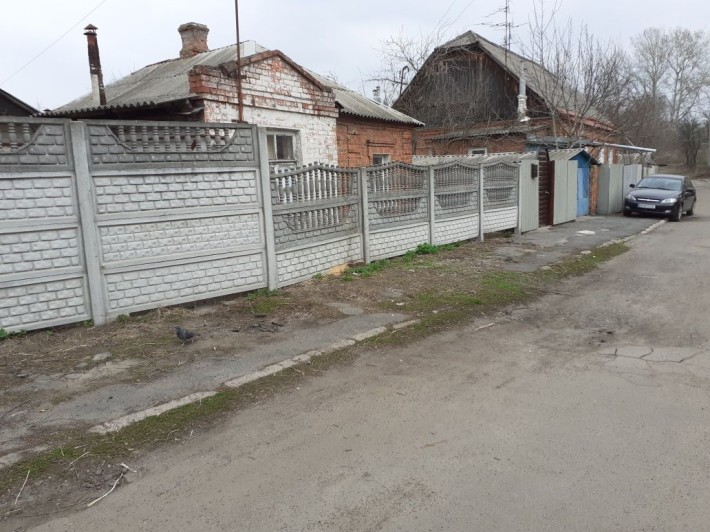 Продам 1/2 дома и участок - фото 1