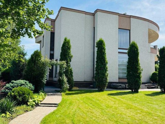 Продаємо сучасний будинок Еліт-класу на Цементників