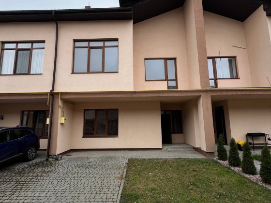 продам котедж район автовокзал вул. Демʼянчука Рівне