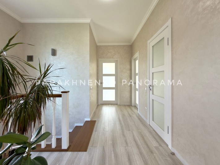 Новий Таун з ремонтом, меблями та технікою на Козацькому проспекті! - фото 1