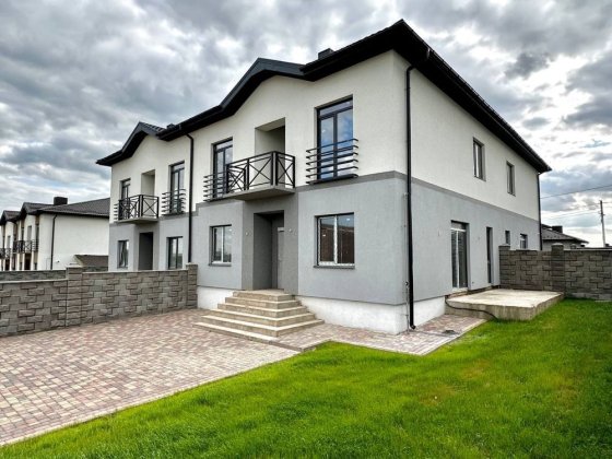 Продається котедж Ровно