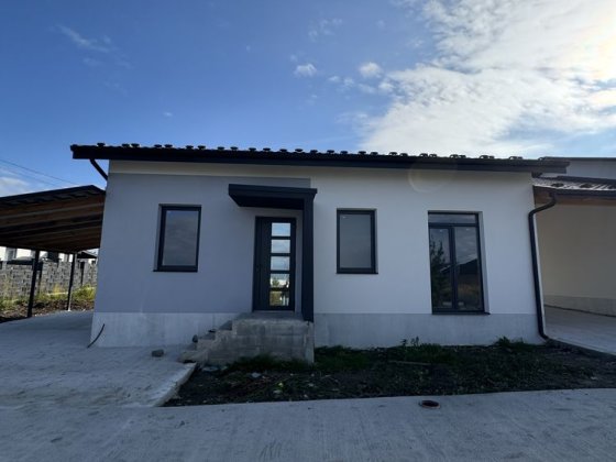 Котедж в закритому комплексі за солодкою ціною! Ровно