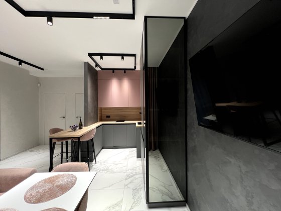 продам котедж якісним ремонтом в центрі, вул. Клима Савури Рівне