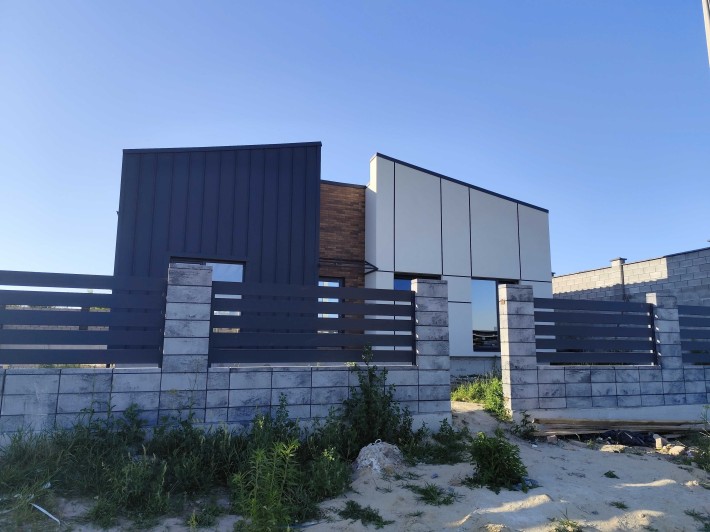 Продаж окремого будинку з ділянкою Тинне - фото 1