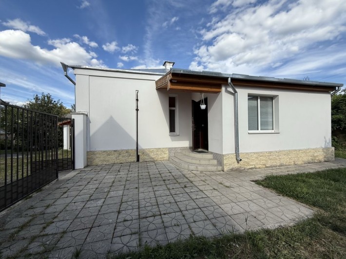 Центр. Просторий будинок - фото 1