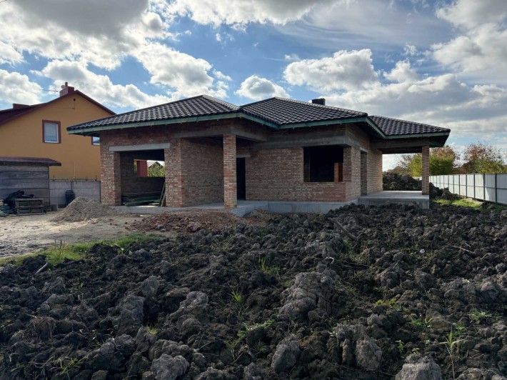 Комфортний будинок з гаражем та  великою терасою в Рівному - фото 1