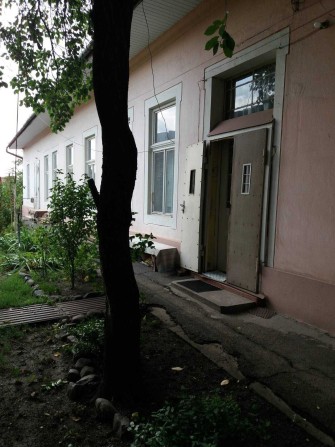 Будинок у центрі Ужгорода (чеська архітектура, під житло або бізнес) - фото 1