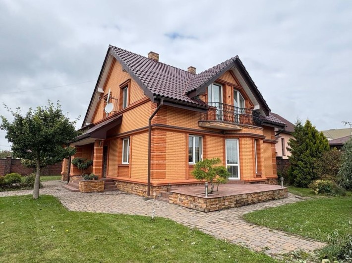 р Двоповерховий цегляний будинок - фото 1