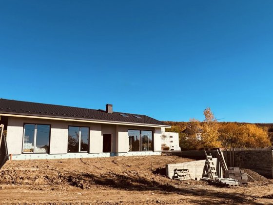 Продаж будинку з підземним паркінгом в м. Ужгород (Червениця) Ужгород