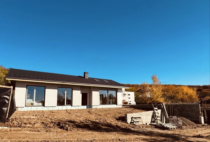 Продаж будинку з підземним паркінгом в м. Ужгород (Червениця) - фото 1