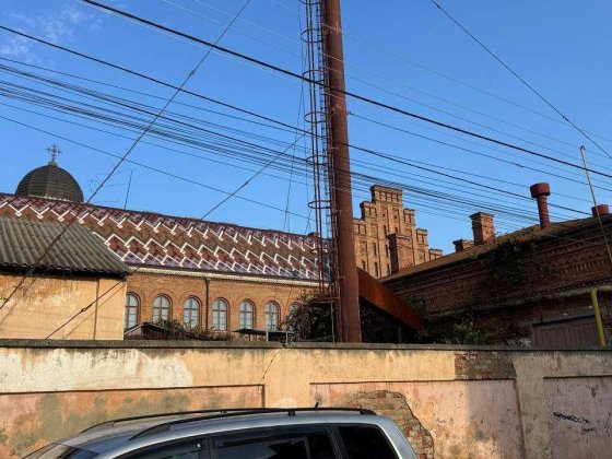 Масштабний будинок біля університету м. Чернівці Черновцы