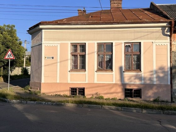 Будинок під ремонт, вул. Багряного, 11 кут Маріупольської Зої Космодем Черновцы