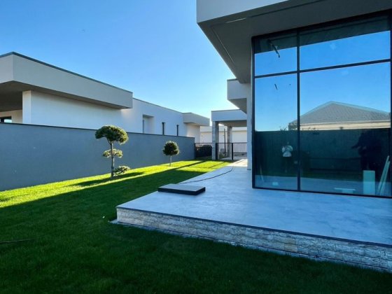 Продаж будинків в містечку еліт класу Rock Garden Ужгород