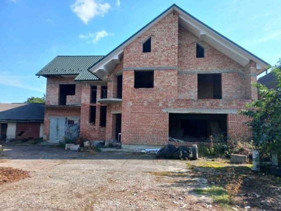 Продається недобудований будинок район Рязані 8 соток землі  + СТО Черновцы