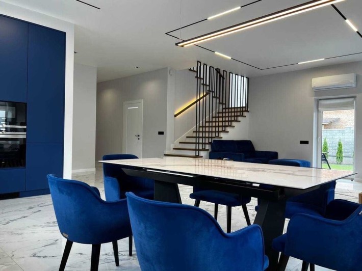 Елітний будинок у топ районі міста.Ділянка,дизайнерський ремонт. - фото 1